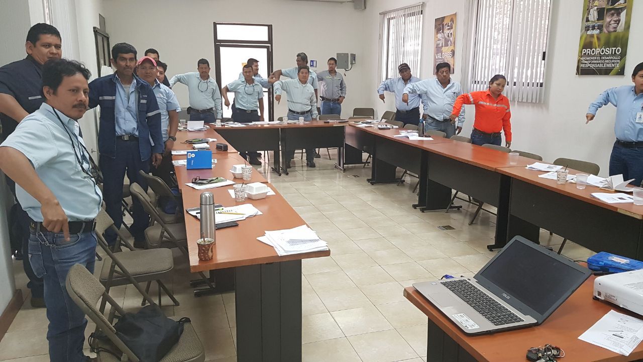 Entrenamiento práctico de trabajos en altura con arnés - Praind Consultores